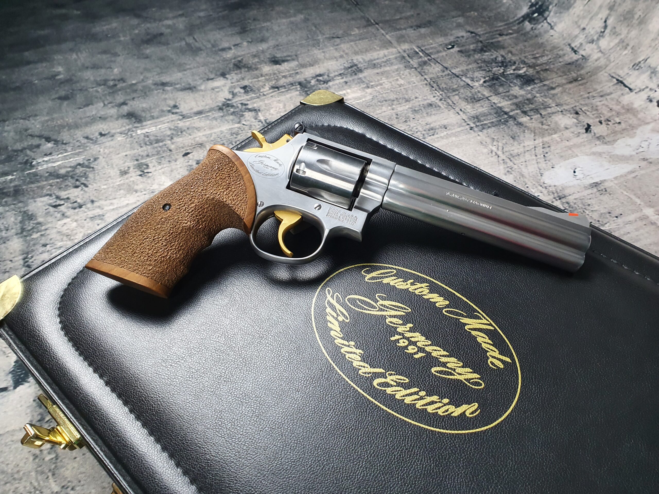 Smith-Wesson-Service